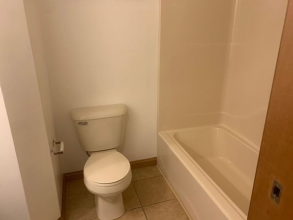 3rd image of 128 Ash St APT 10