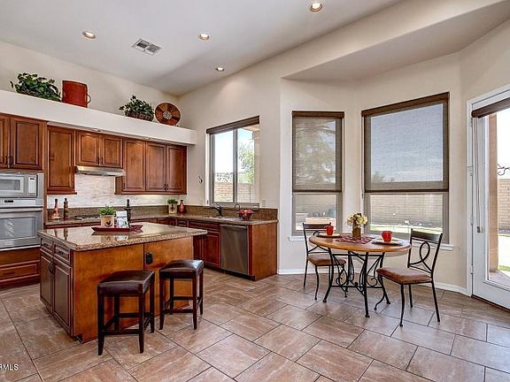 5th image of 521 W Desert Flower Ln