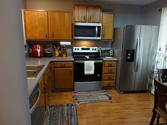 Eat in Kitchen, new SS appls