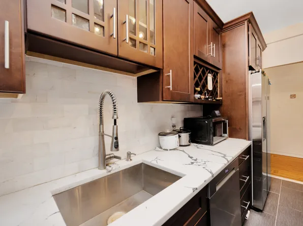 77-16 Austin Street image 5 of 14