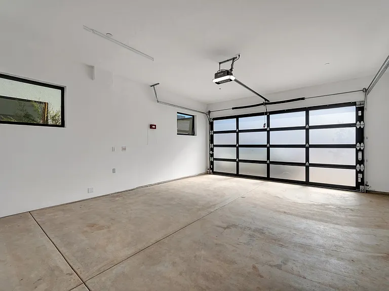 109 Daisy Ave #4 — Photo 28
