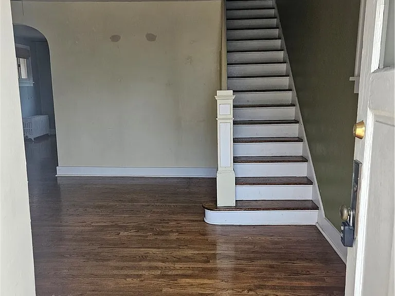 713 Hazelwood Ave — Photo 2
