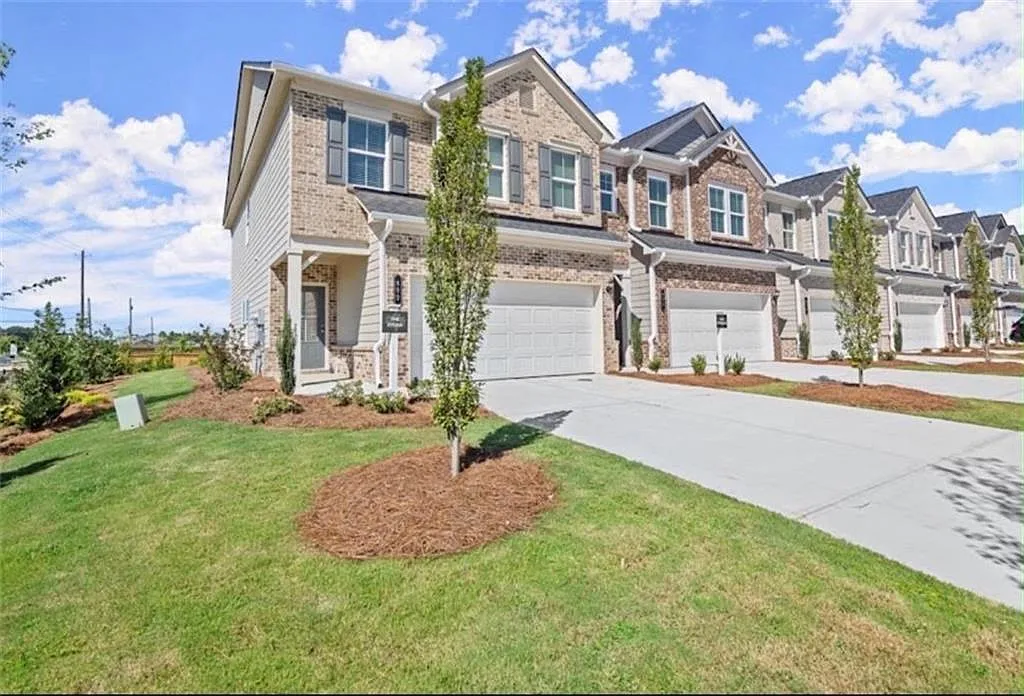 3 bed, 2.5 bath, 2285 sqft, $2,699 — Photo 1