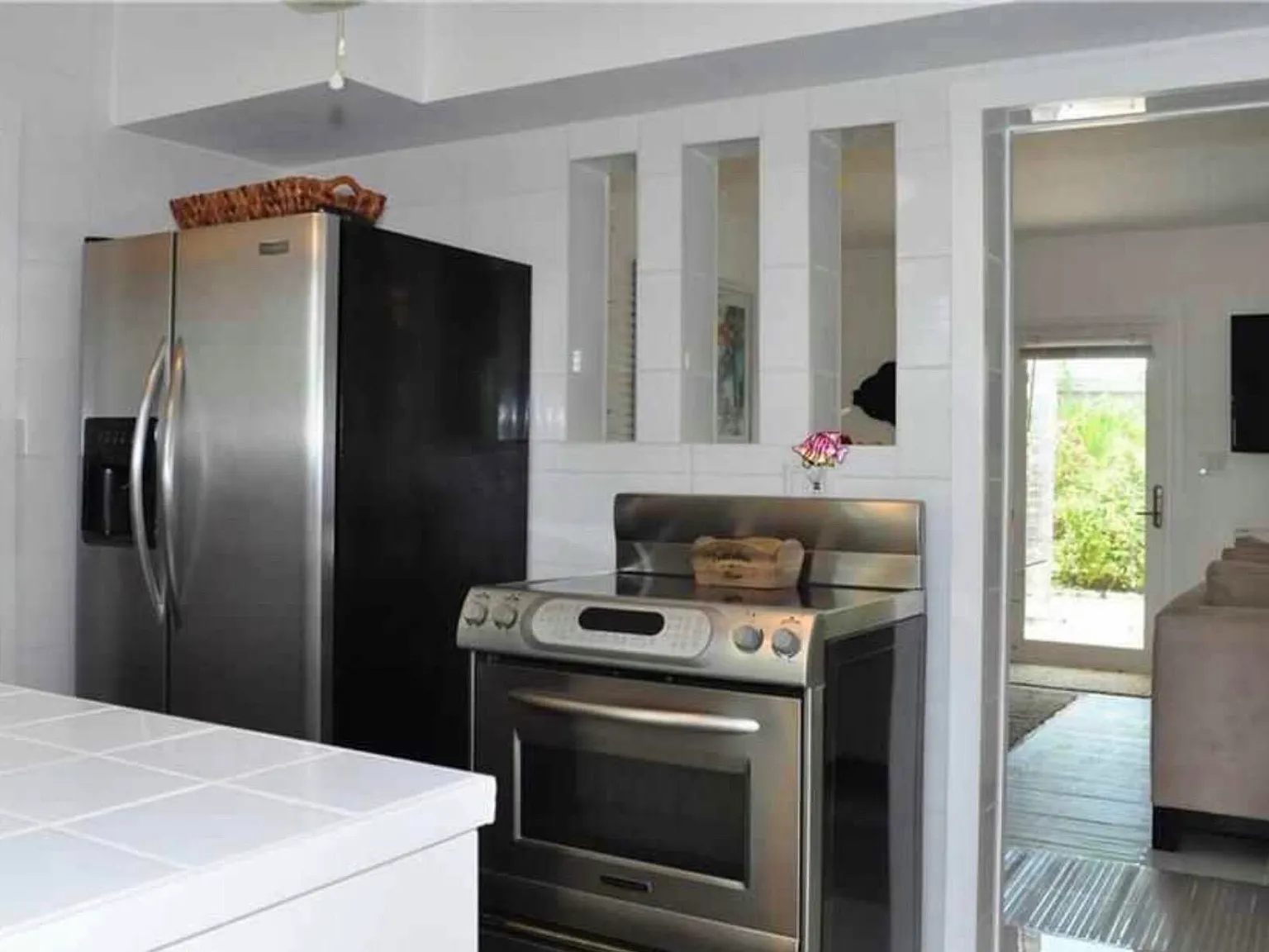 1 bed, 2.0 bath, 2937 sqft, $2,800 — Photo 2