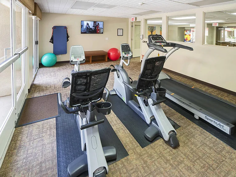 Huntington Plaza Senior Apartments — Photo 10