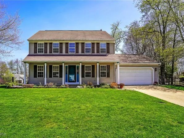 6991 White Pine Dr, Ravenna, OH 44266