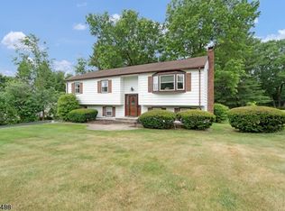 14 Elmwood Dr, Hackettstown, NJ 07840