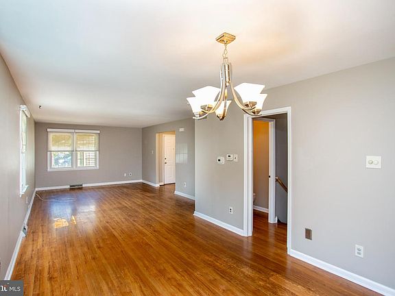 4th image of 24 Sandy Ridge Dr