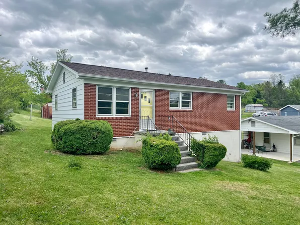 711 McCorkle Dr, Lexington, VA 24450