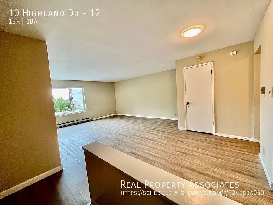 Beautiful One Bedroom on Highland Drive **In Unit W/D AND 2 Parking Spots** — Photo 2