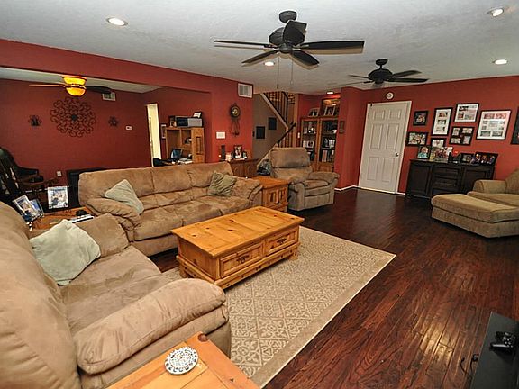 Wow, beautiful family room with ceiling fans and recessed lighting recently installed. Warm paint and laminate wood floors!