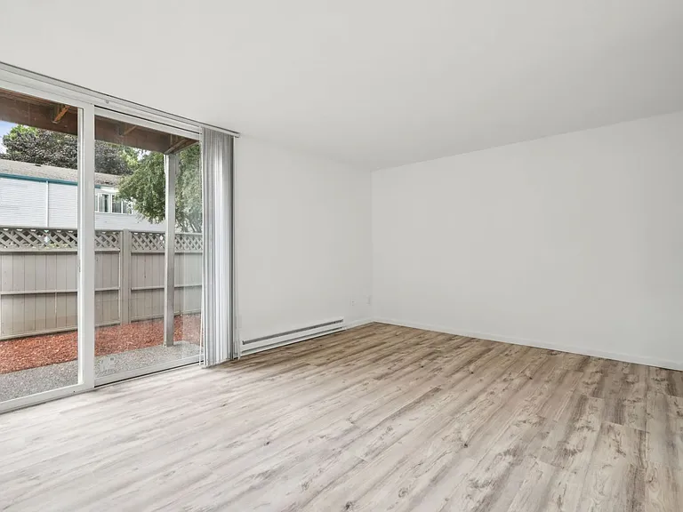Images Columbia Apartments — Photo 49