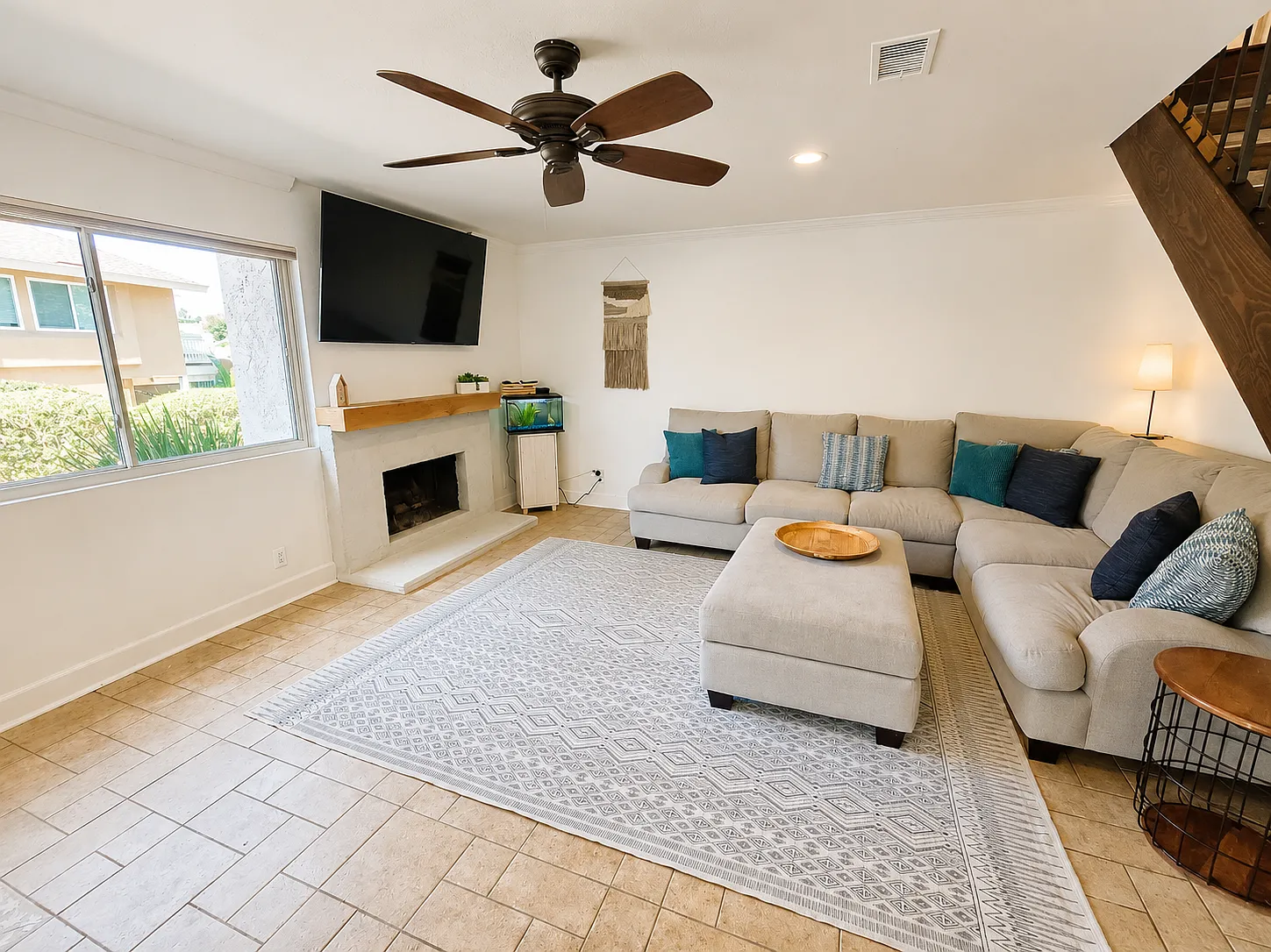 3 bed, 2.5 bath, 1459 sqft, $4,900 — Photo 2