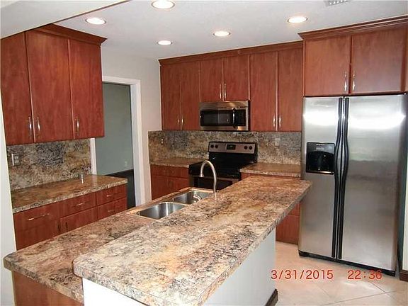 4th image of 11240 NW 40th St