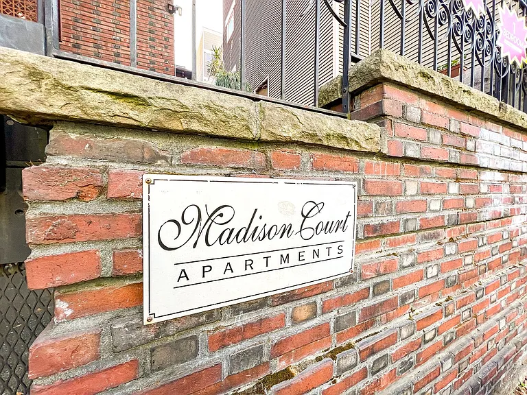 Madison Court — Photo 41
