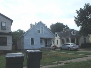 706 S 7th St, Pekin, IL