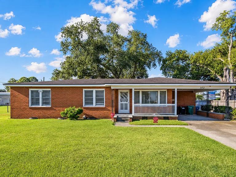 102 Antigua Dr — Photo 1