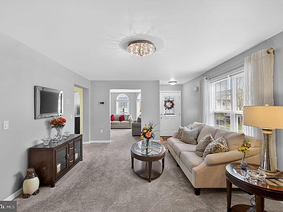 2nd image of 411 Honeysuckle Ln