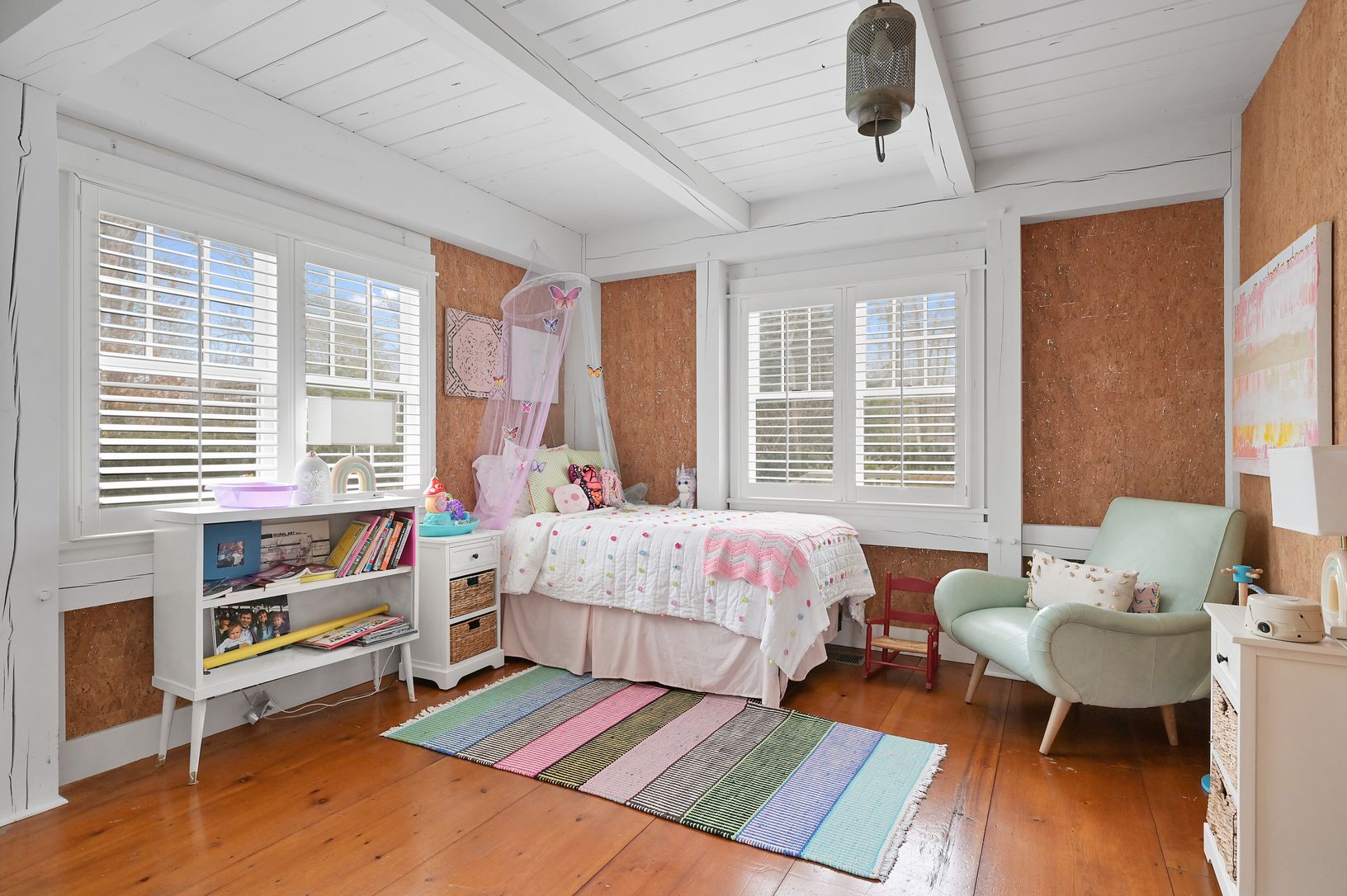 Downstairs primary bedroom