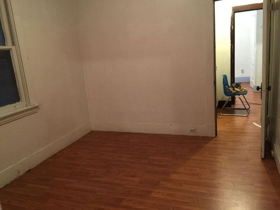 2nd image of 605 Greenfield Ave #1