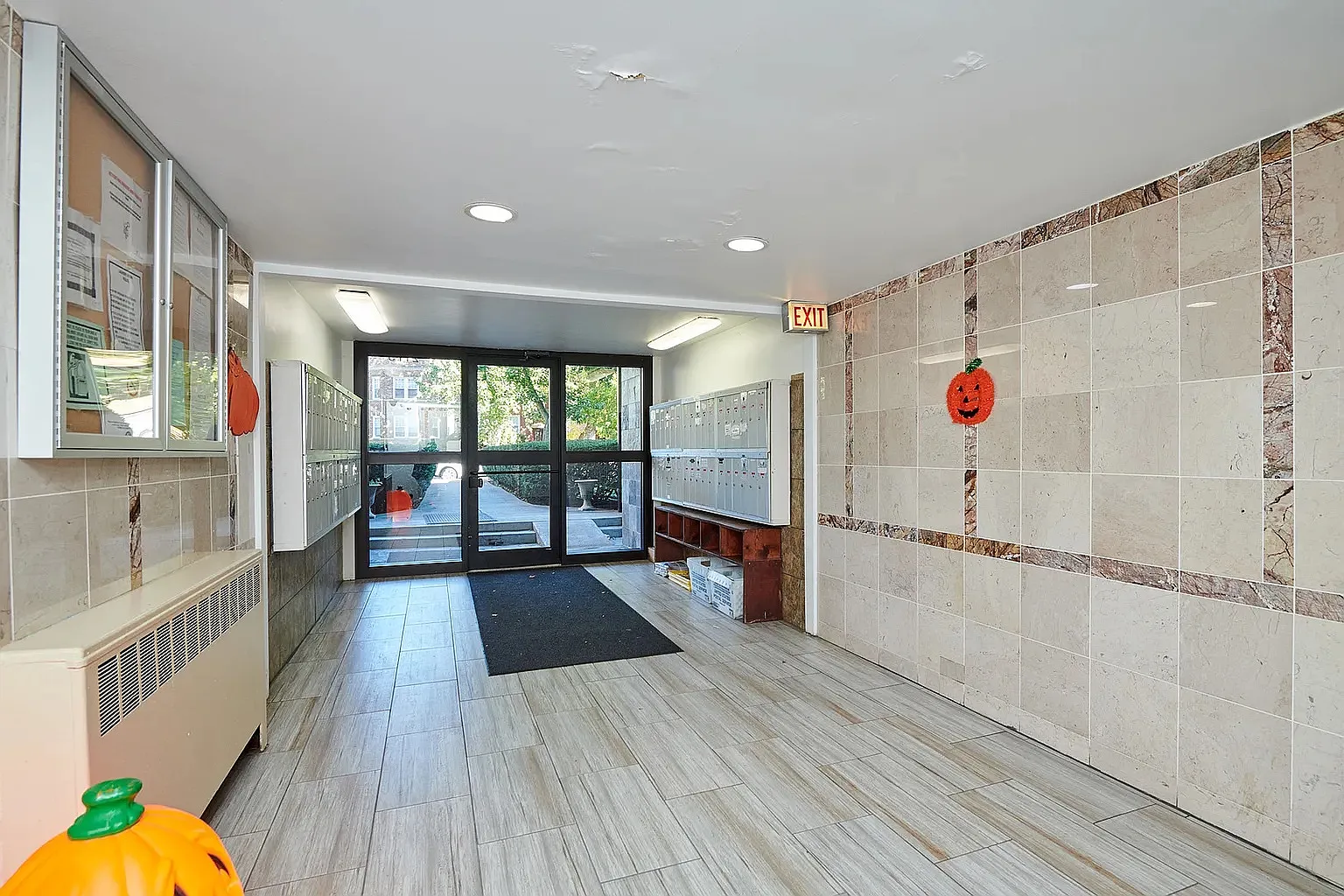 2 bed, 1100 sqft, $1,850 — Photo 2