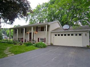 1084 Bonnie Brae Ln, Lake Geneva, WI 53147