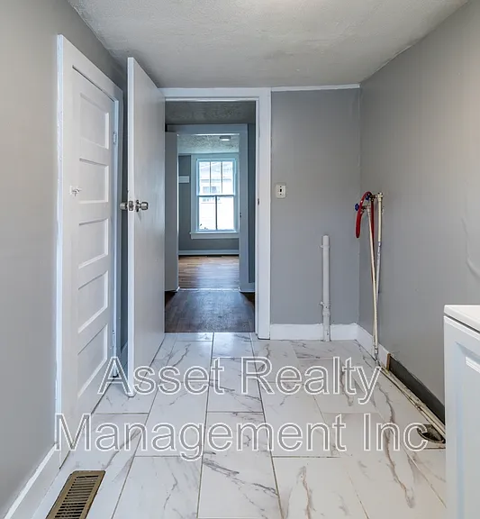 2608 Piedmont St — Photo 14
