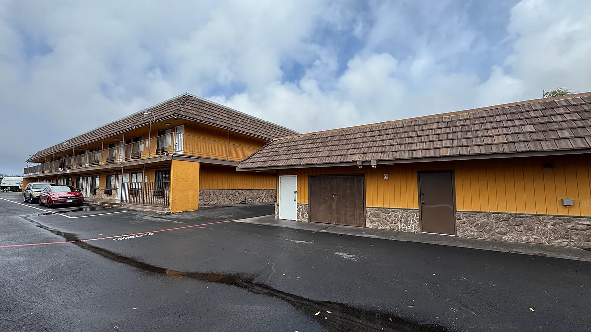 Building Photo - International Studios