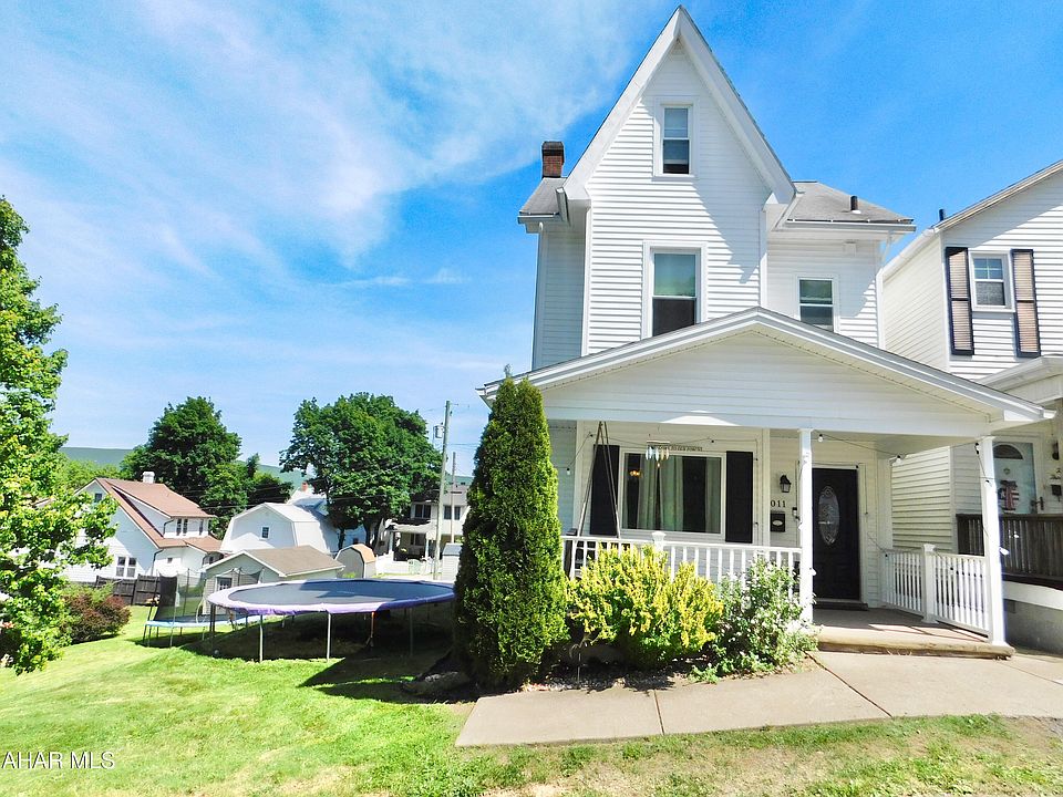 1st image of 1009-11 26th St
