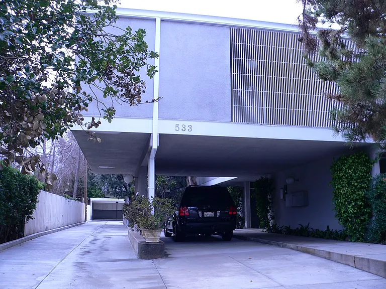 533 S Hudson Ave — Photo 20