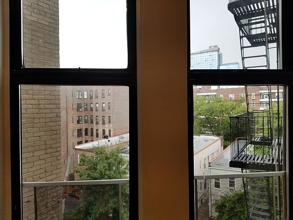4th image of 530 Parkside Ave #J5