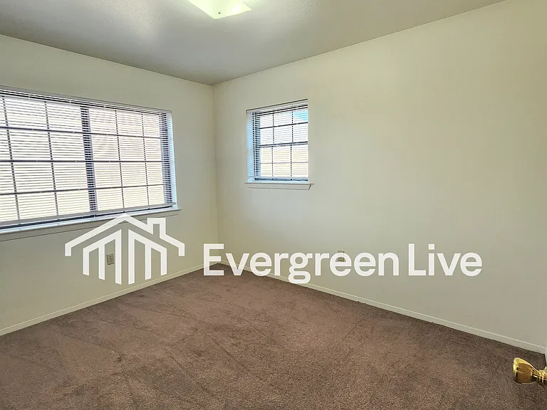 124 Crusader Ct — Photo 15