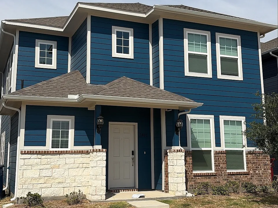1906 Bluebonnet Ln