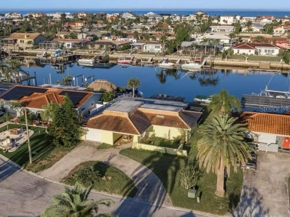 5401 Leeward Ln, New Port Richey, FL 34652