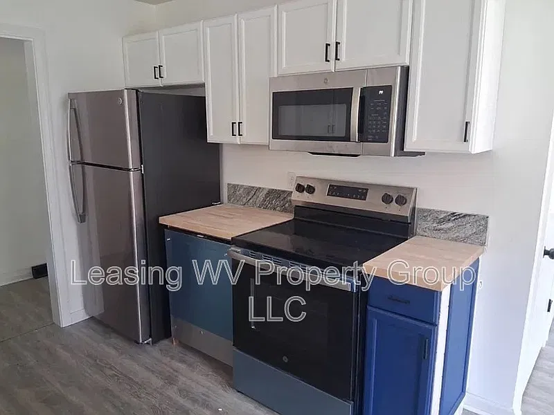 4 bed, 3.0 bath, 2300 sqft, $2,100 — Photo 2