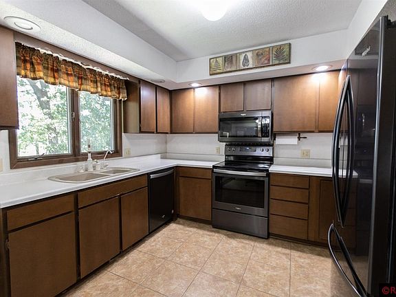 3rd image of 219 Ehrich St