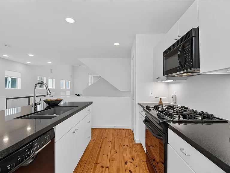 6916 Yellowstone Way Dr — Photo 22
