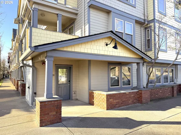 9837 NE Irving St APT 301, Portland, OR 97220