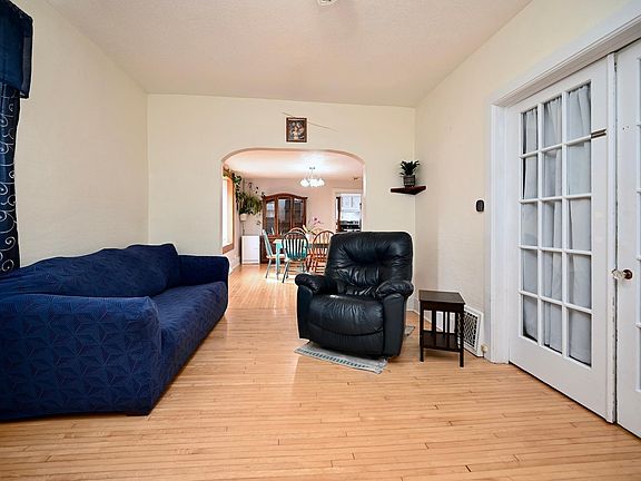 5th image of 663 Dacota St