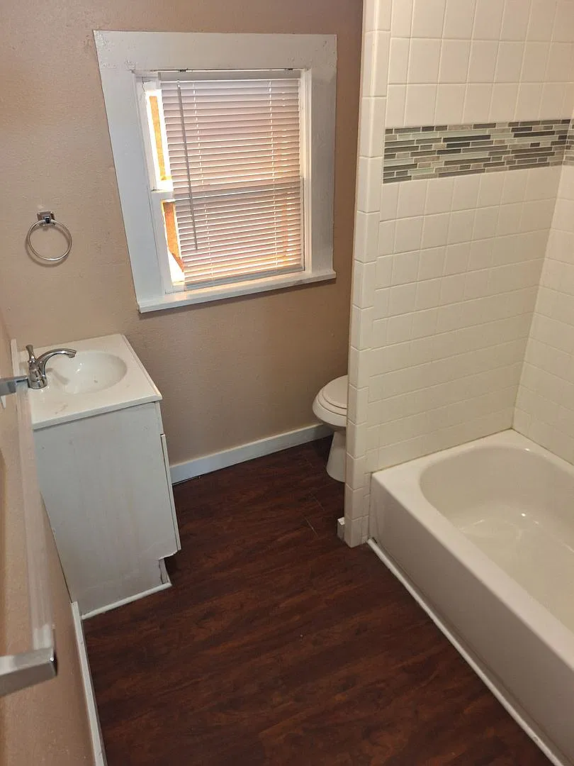 2 bedroom, 1 bath — Photo 4