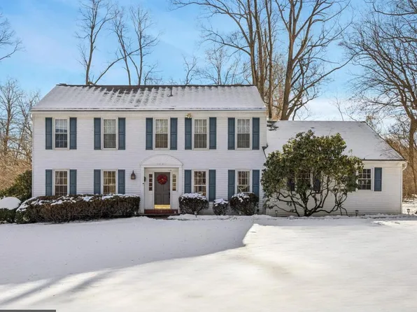 575 Woodhaven Rd, West Chester, PA 19382