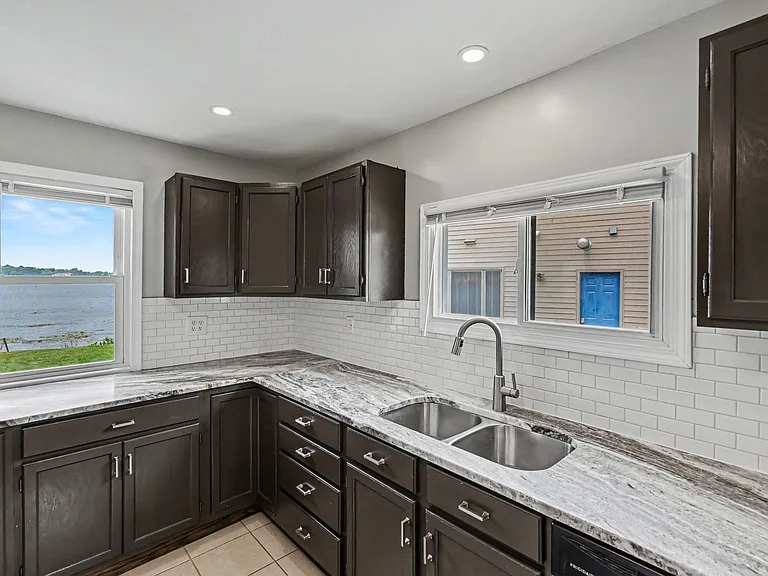 251 Edgewood Dr — Photo 4