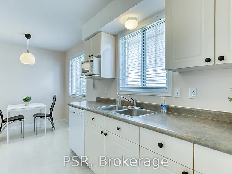 90 Roman Cres — Photo 12