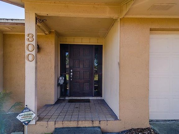 4th image of 300 Loch Low Ln