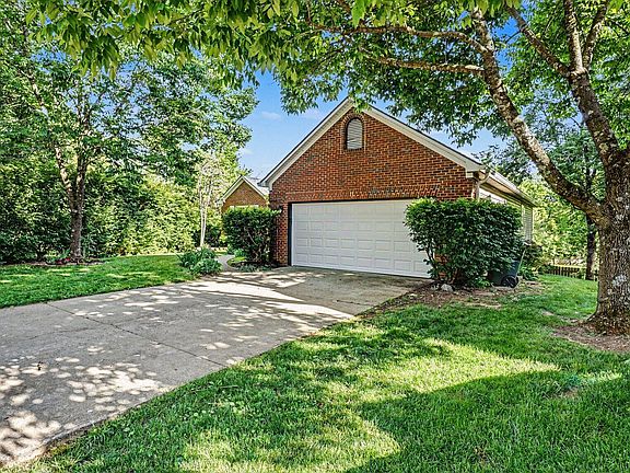 4th image of 1001 Crimson Creek Dr