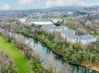 310 Riverbend Dr APT 2C, Charlottesville, VA 22911