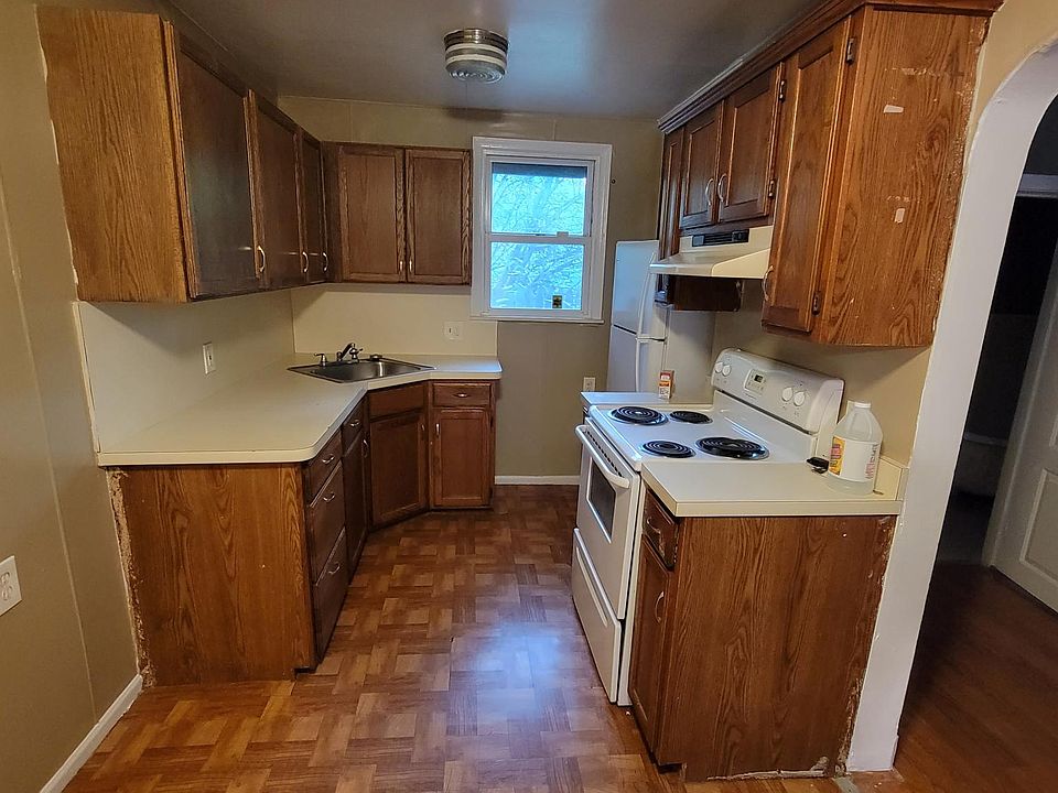 1st image of 131 W Bernhard Ave