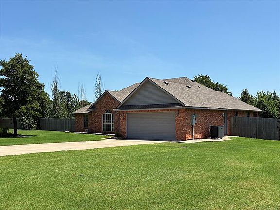 3rd image of 236 W Lily Ln