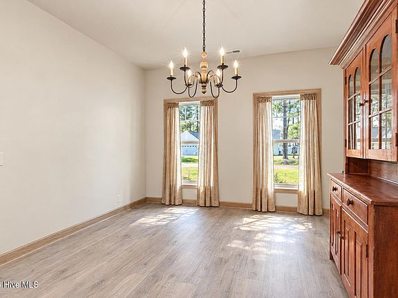 5th image of 188 Boundary Loop Road NW