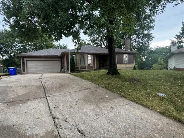 11915 W 49th Pl, Shawnee, KS 66216